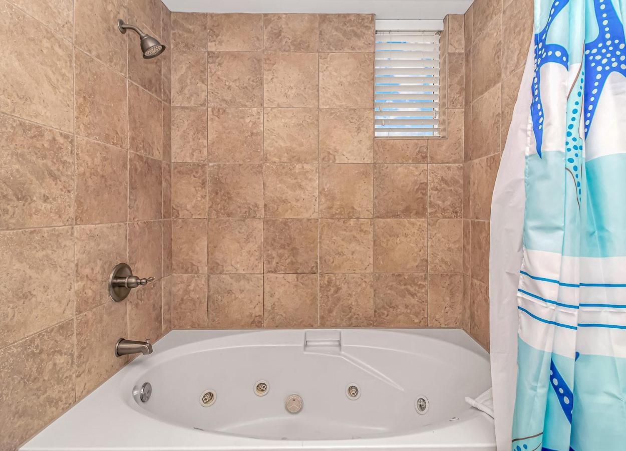 Ocean Breeze Luxury Villas 3D, Nicely Updated! Across From The Ocean! Sleeps 18 ! Myrtle Beach Room photo